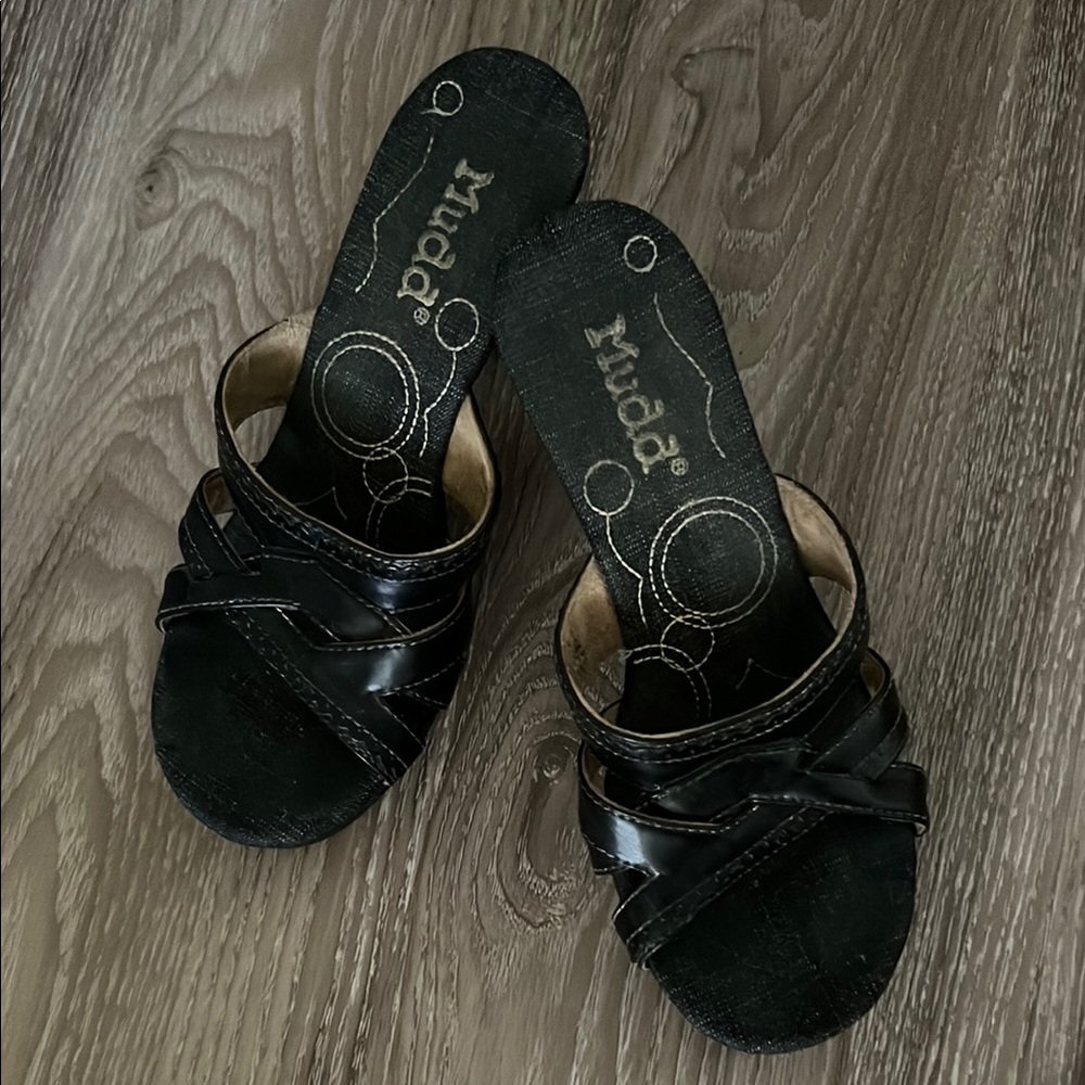 Mudd Black Sandals with Cross-Strap Design